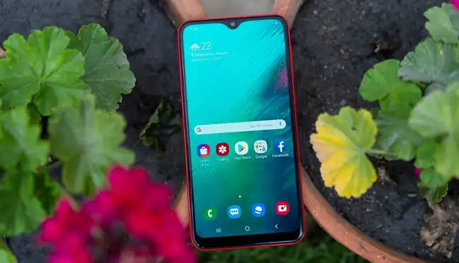 بررسی Galaxy A10 سامسونگ